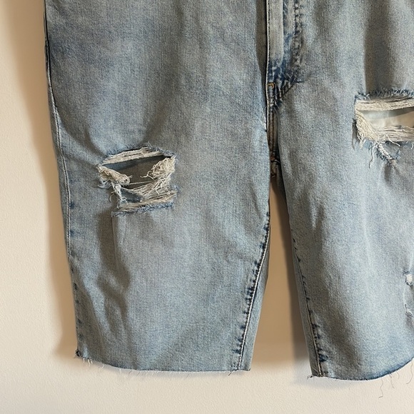 NEW Levi’s Men 511 Slim Jean Shorts 40 Light Wash Blue Distressed Stretch - Picture 4 of 16